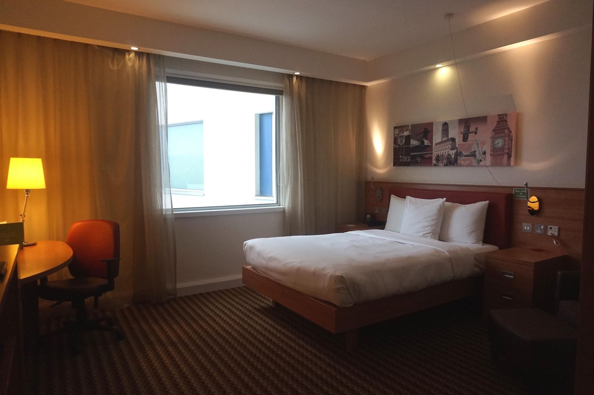 Hotel Hampton By Hilton Luton Airport Exterior foto