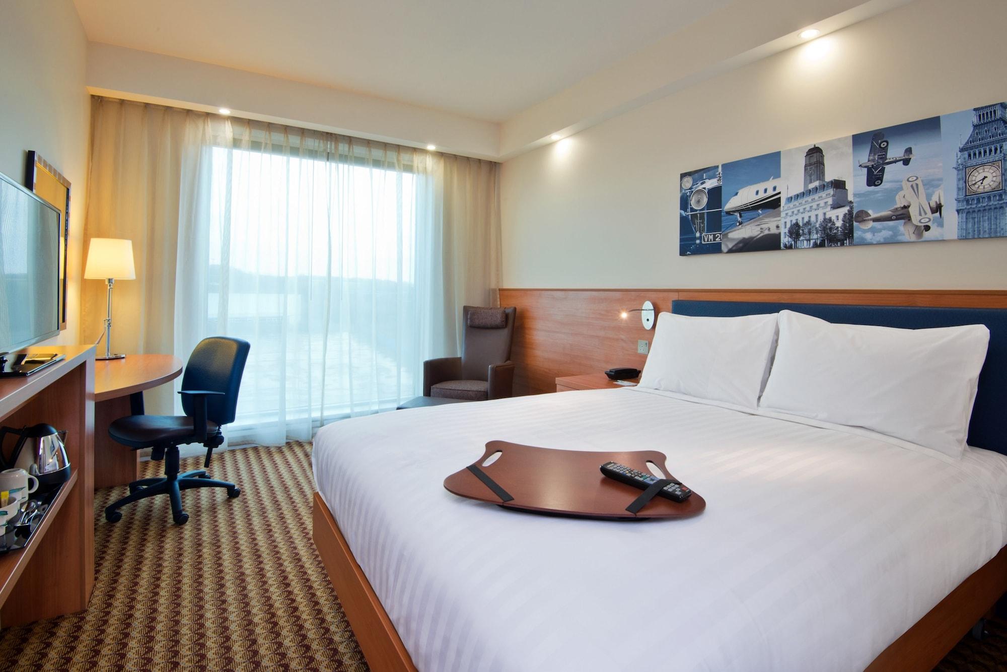 Hotel Hampton By Hilton Luton Airport Exterior foto