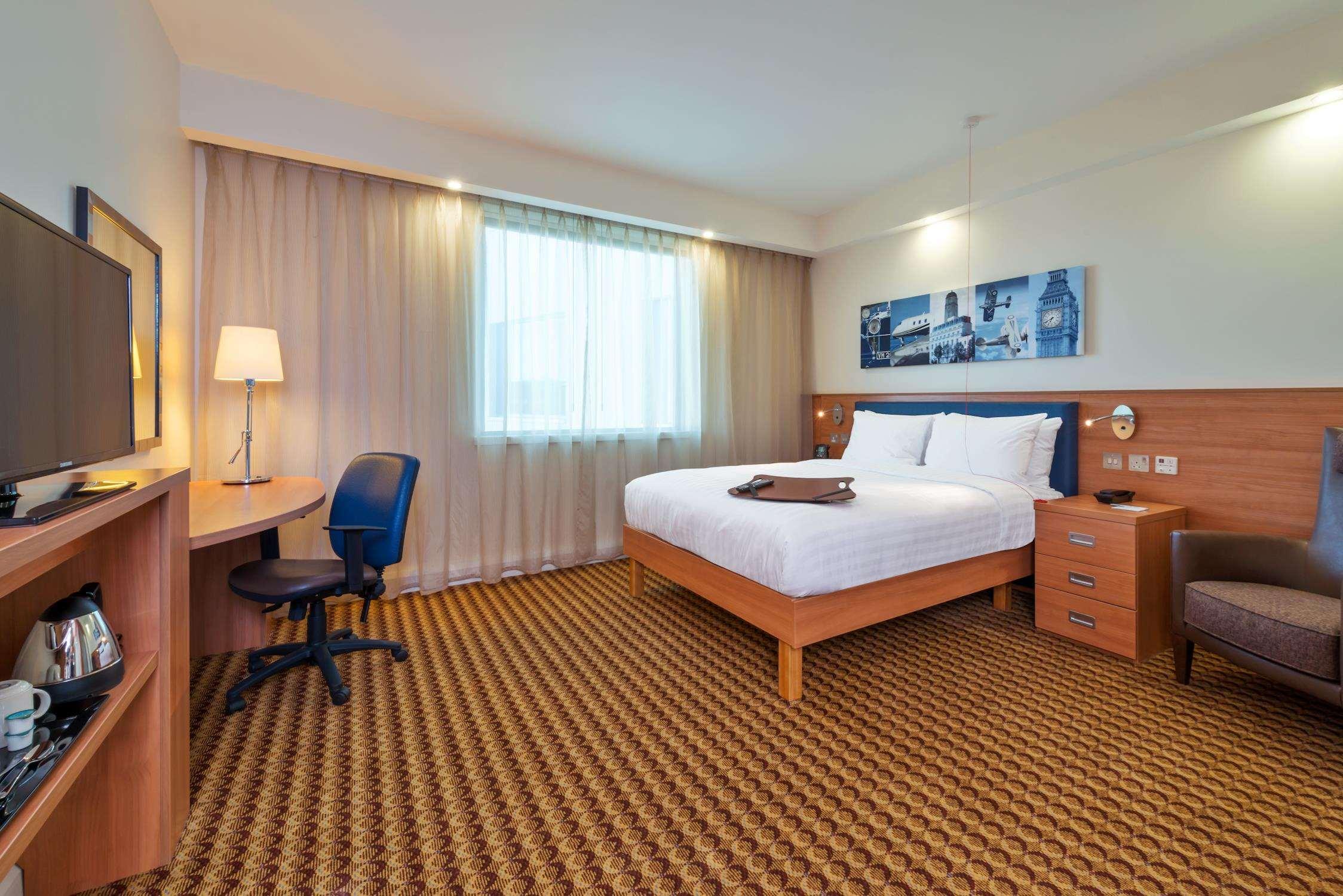 Hotel Hampton By Hilton Luton Airport Exterior foto