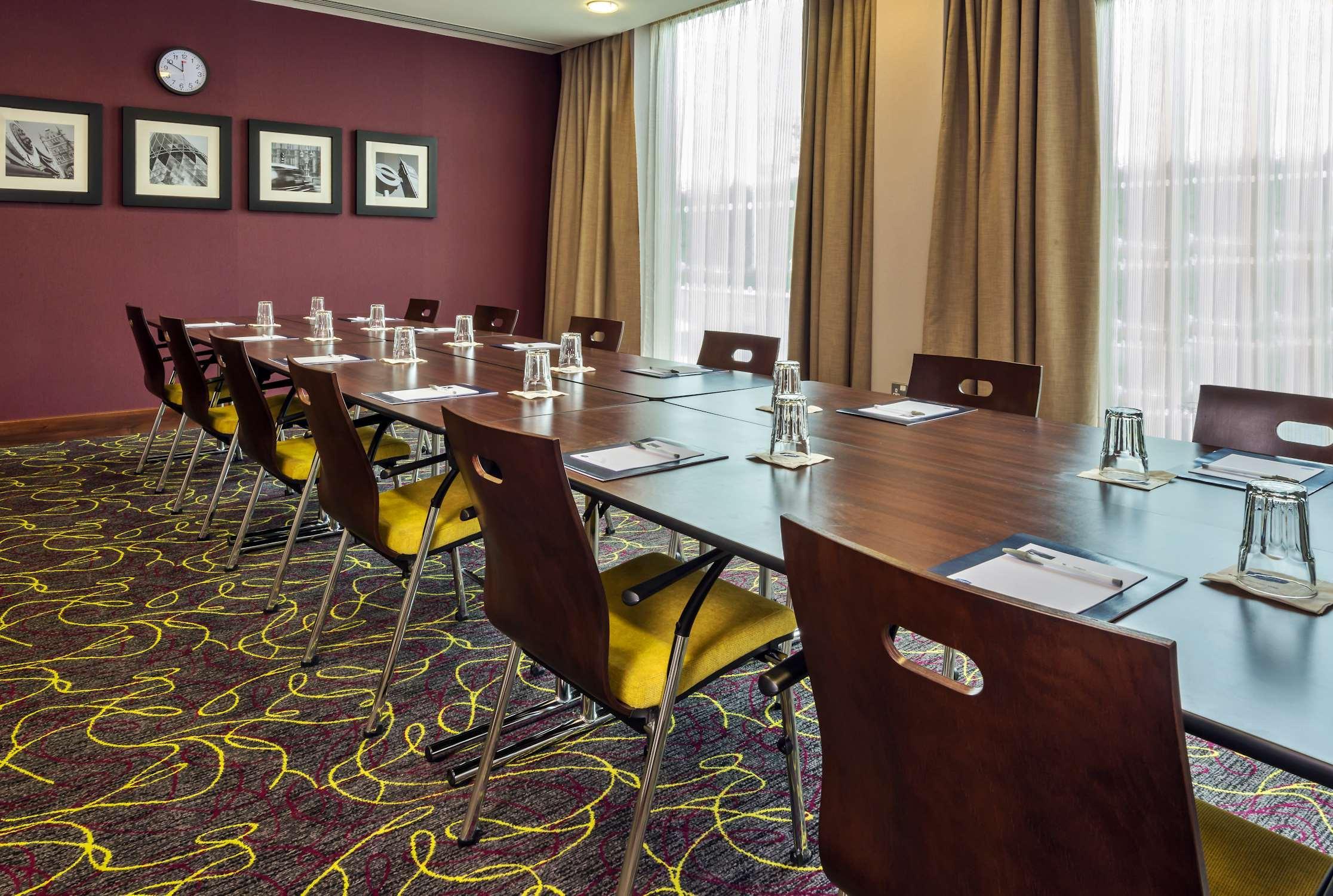 Hotel Hampton By Hilton Luton Airport Exterior foto