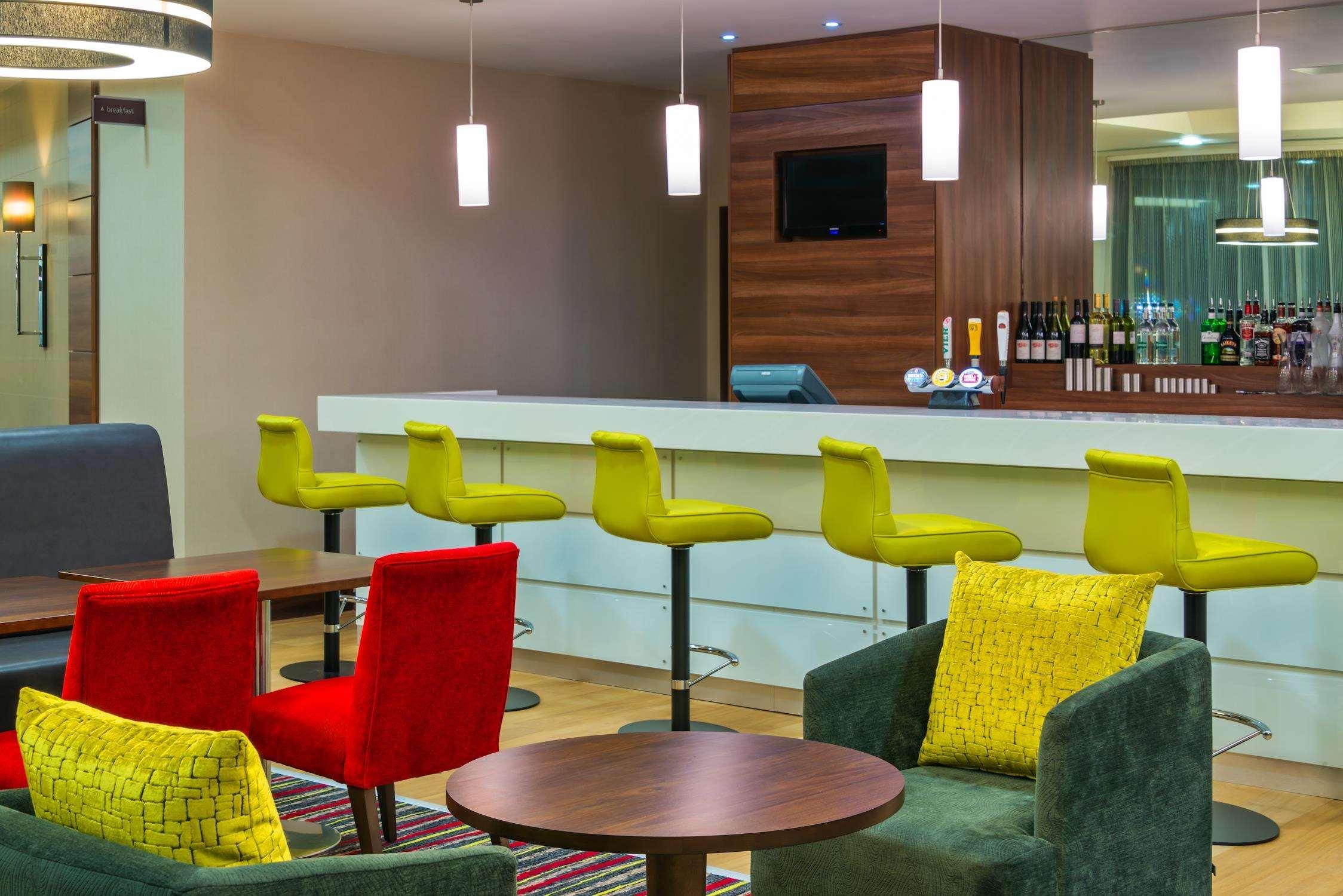 Hotel Hampton By Hilton Luton Airport Exterior foto