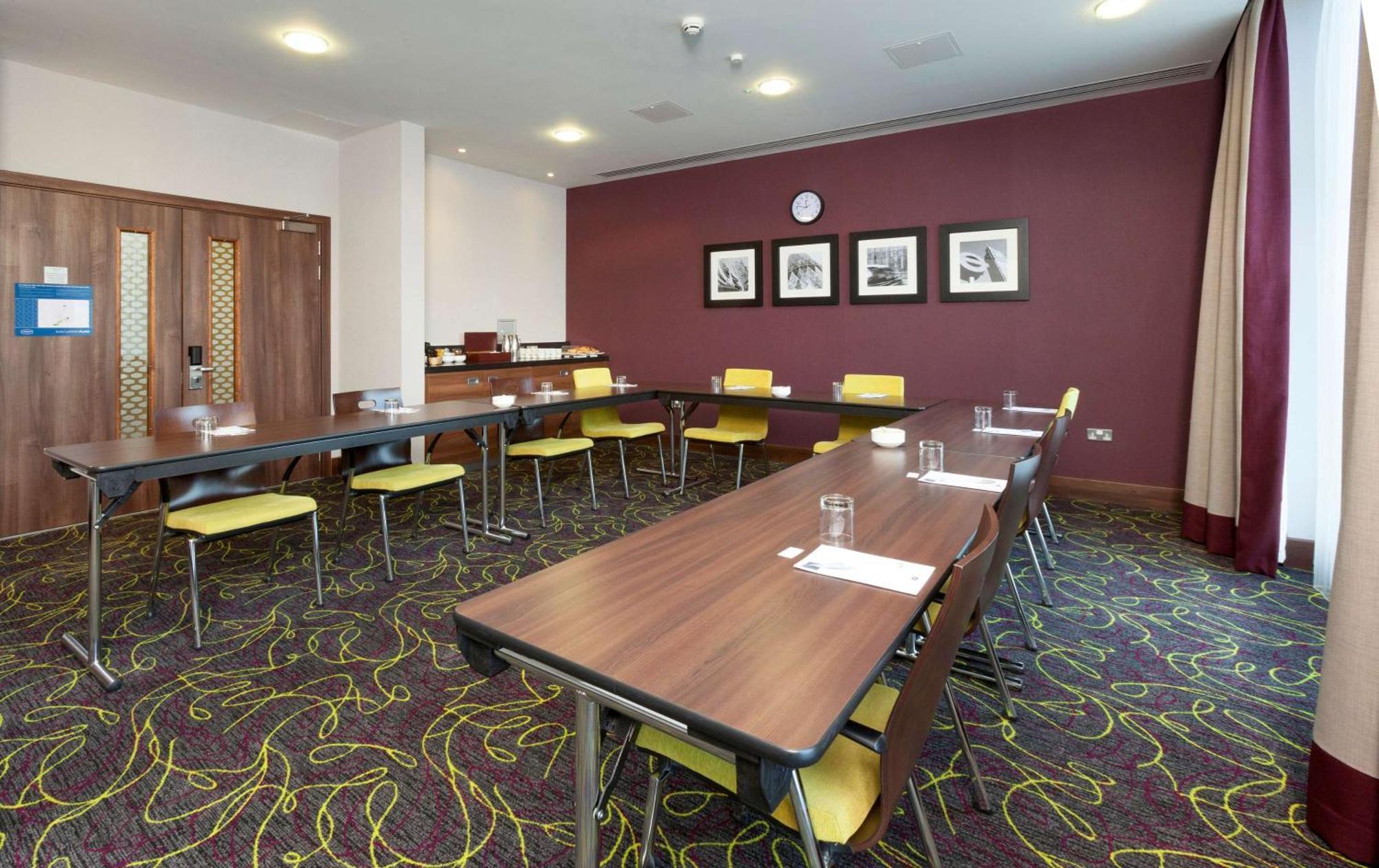 Hotel Hampton By Hilton Luton Airport Exterior foto