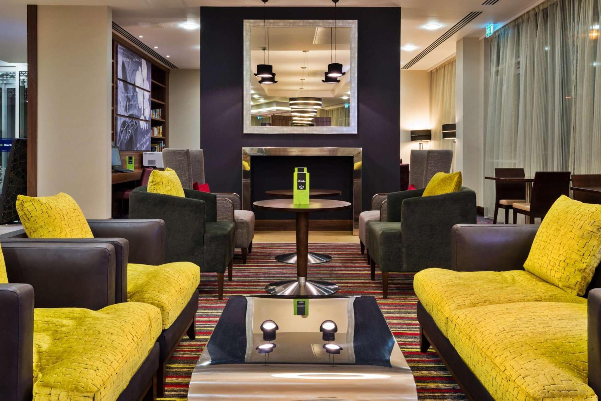 Hotel Hampton By Hilton Luton Airport Exterior foto