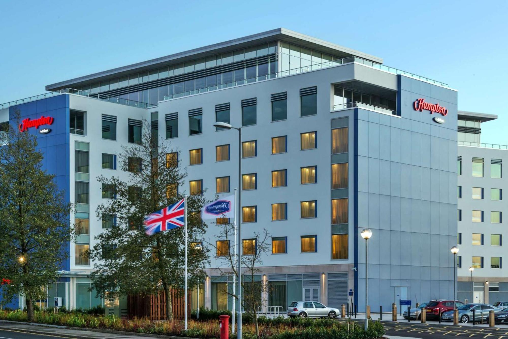 Hotel Hampton By Hilton Luton Airport Exterior foto