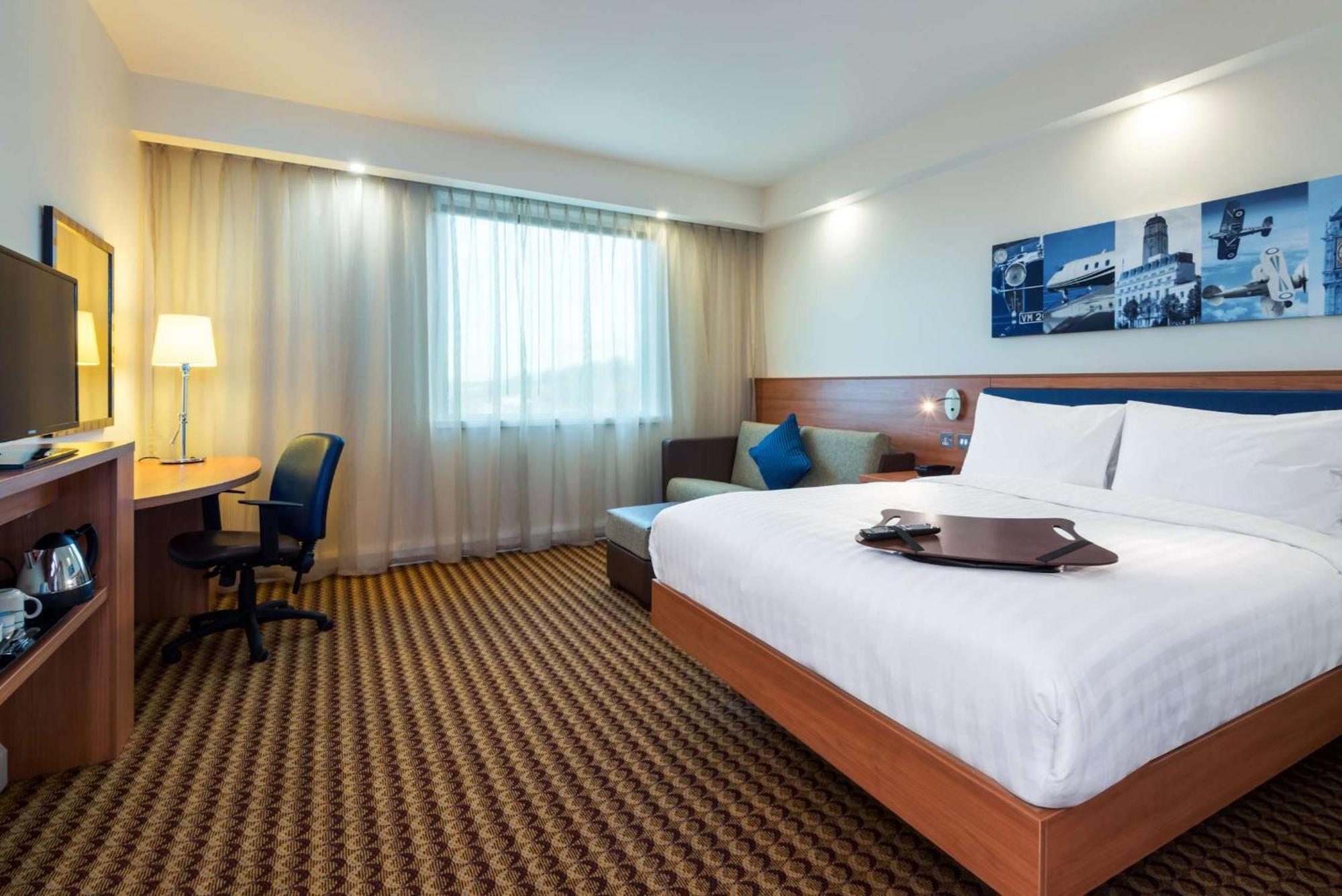 Hotel Hampton By Hilton Luton Airport Exterior foto