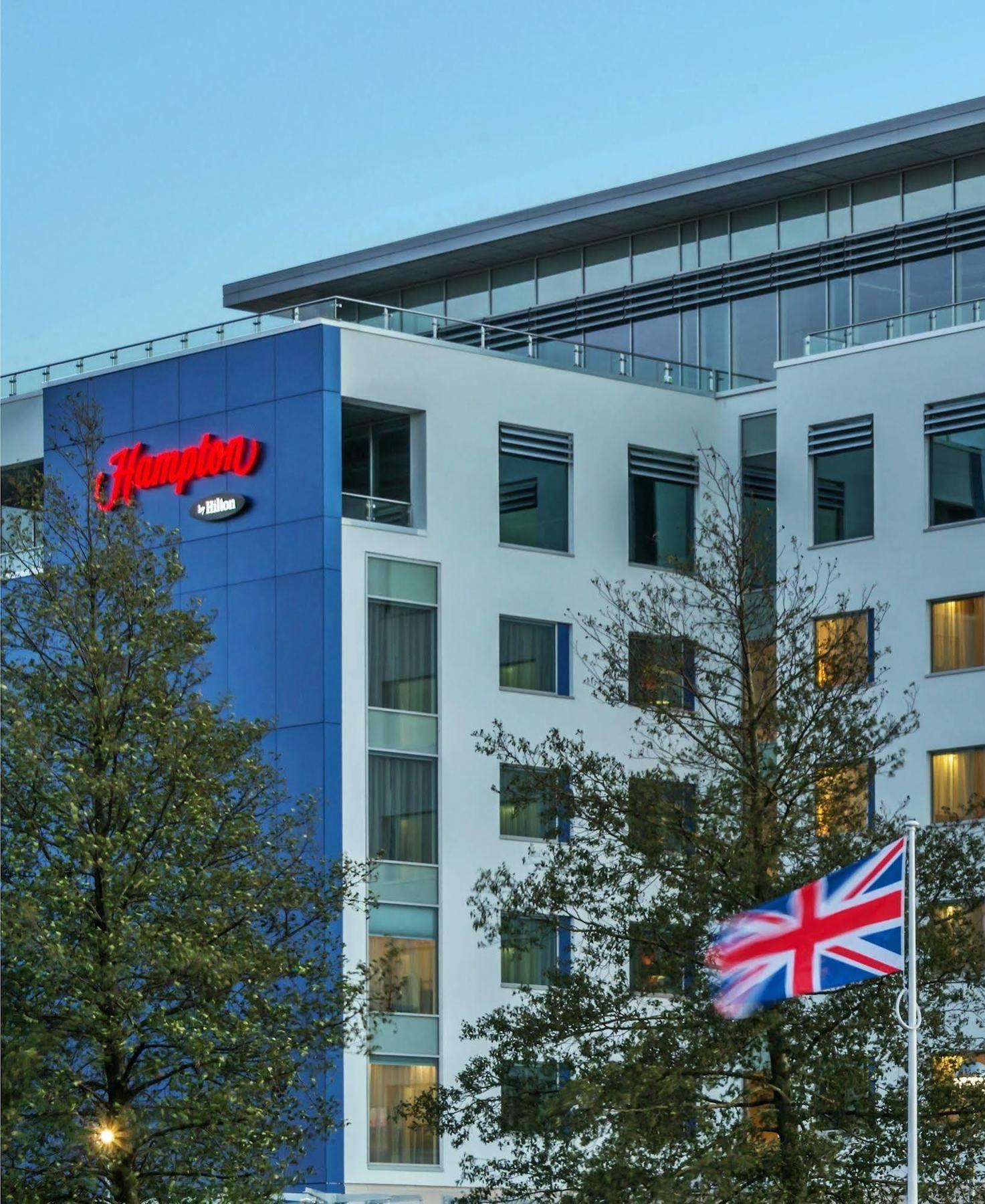 Hotel Hampton By Hilton Luton Airport Exterior foto