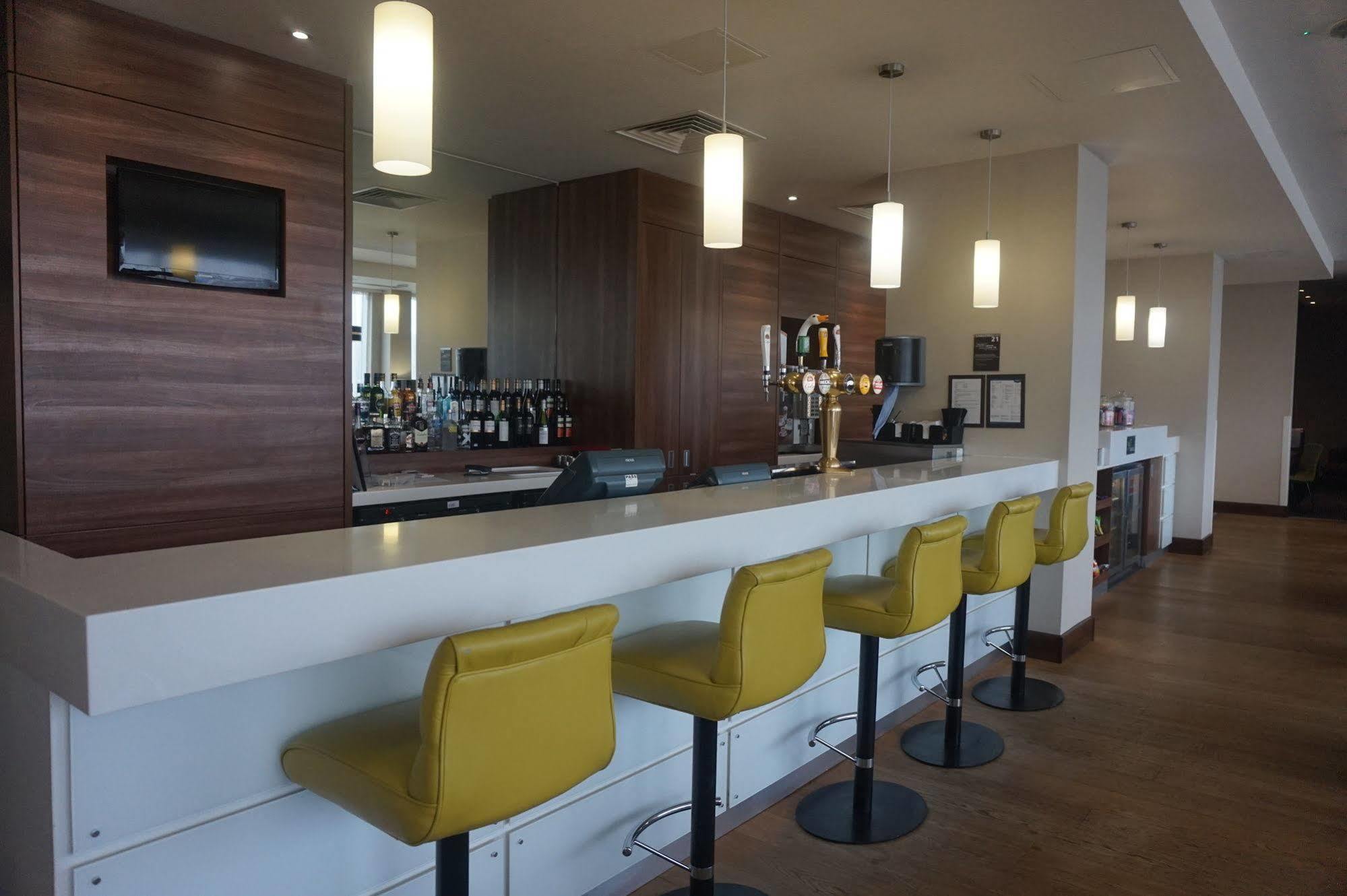 Hotel Hampton By Hilton Luton Airport Exterior foto